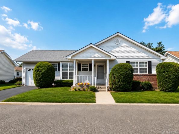 7 Daria Drive, Oakdale NY 11769