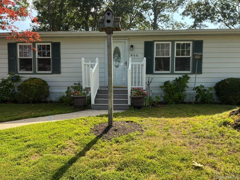 1661 Old Country Road Road 466, Riverhead NY 11901