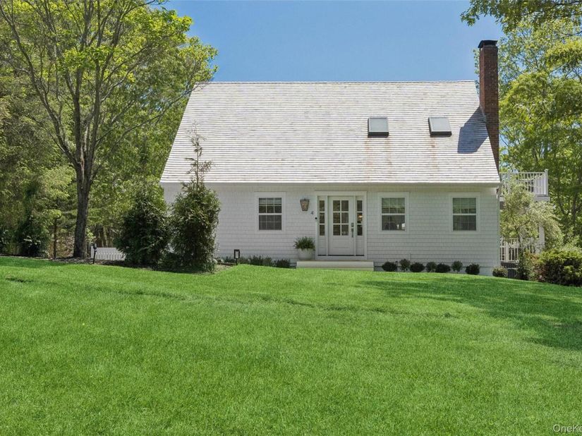 4 Trail Court, Water Mill NY 11976