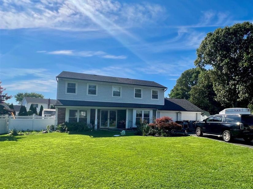 7 Carston Street W, Selden NY 11784