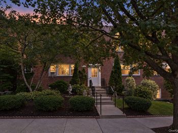 17 Leewood Circle
