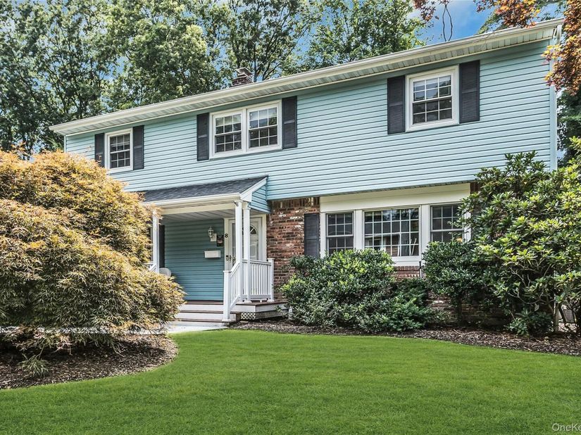 8 Lenmore Drive, Old Bethpage NY 11804
