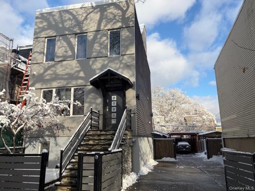 71-61 70th St, Glendale NY 11385