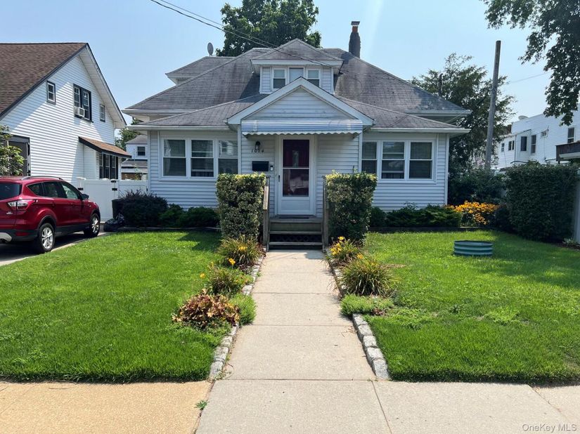 1014 Bonaparte Place, Baldwin NY 11510