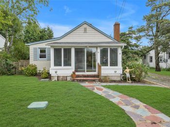 10 Mineola Court
