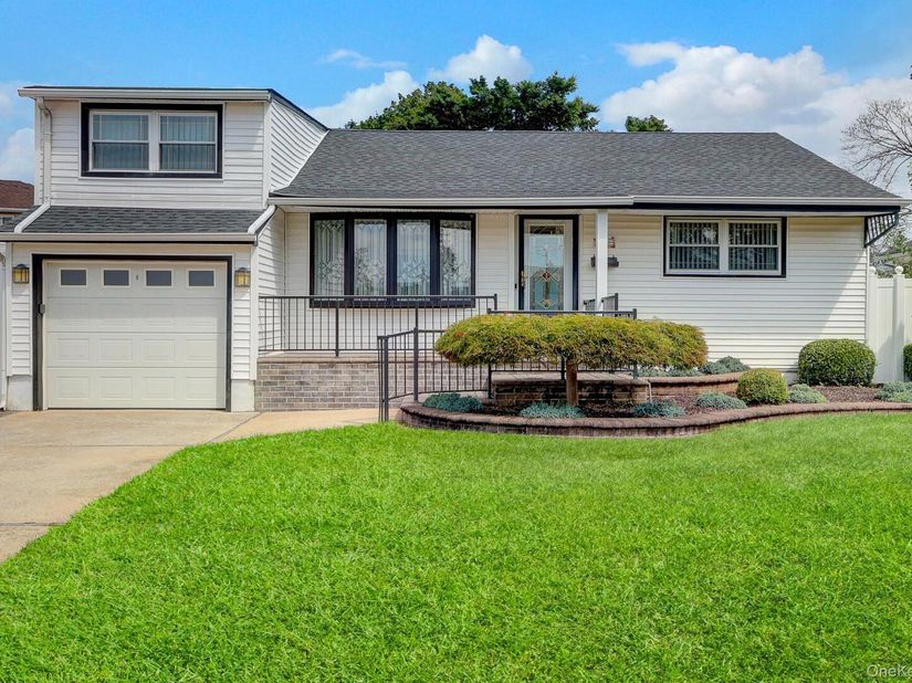 148 S Dean Street, Hicksville NY 11801