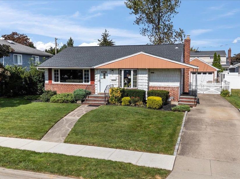 41 Cornell Lane, Hicksville NY 11801