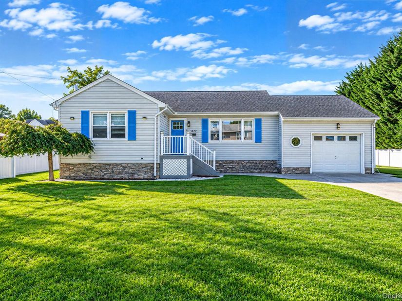 1477 6th Street, West Babylon NY 11704
