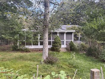 11 Robinhood Lane