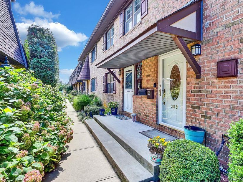 309 Mariners Way, Copiague NY 11726