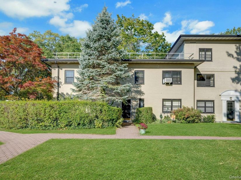 26 Manchester Road 2L, Eastchester NY 10709