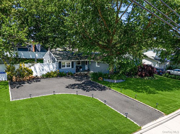 16 Valley Street, Ronkonkoma NY 11779