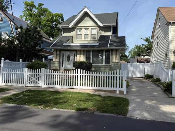 110-07 196th Street, Saint Albans NY 11412