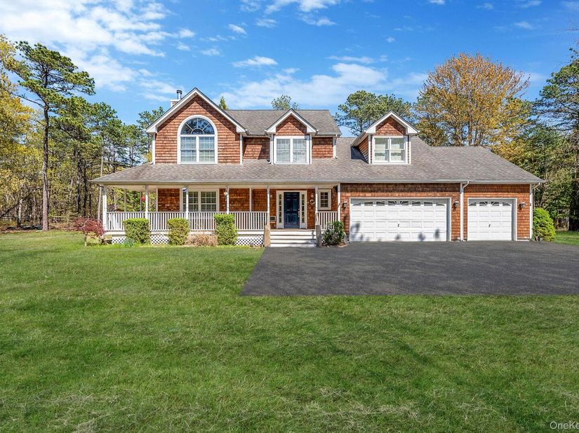41 N Cozine Road, Manorville NY 11949