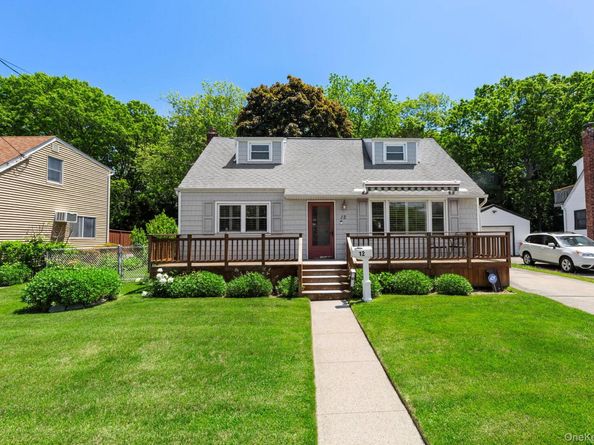 12 Leslie Lane, Massapequa NY 11758