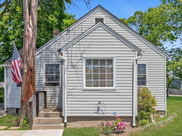 193 Manhattan Avenue, West Babylon NY 11704