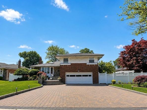 3 Carolyn Court, Syosset NY 11791