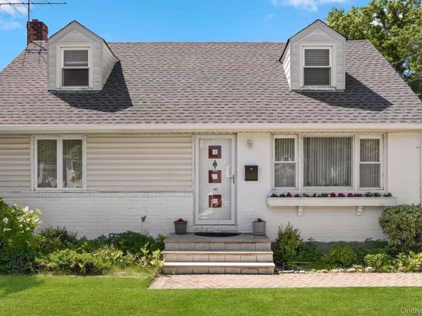 103 Nassau Drive, Albertson NY 11507