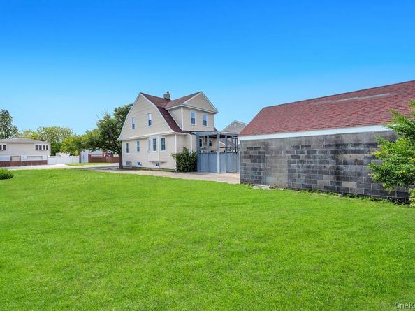 573 Miller Avenue, Freeport NY 11520