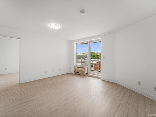 81-15 Queens Boulevard 4H, Elmhurst NY 11373