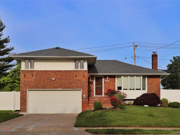 311 Southwood Circle, Syosset NY 11791