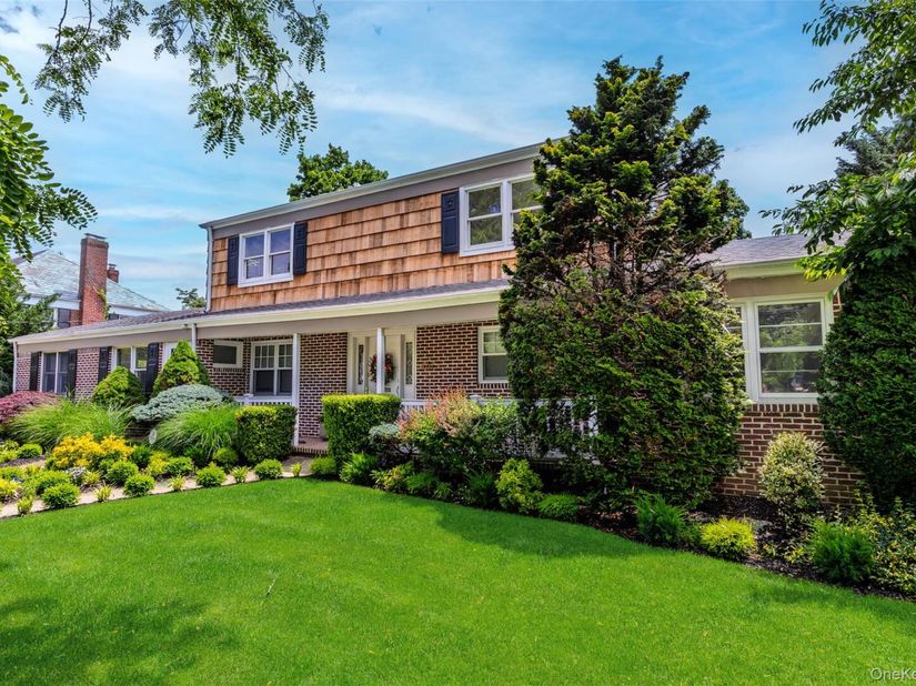 467 Hempstead Avenue, Rockville Centre NY 11570