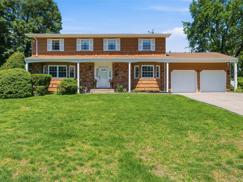 6 Carol Court, East Setauket NY 11733