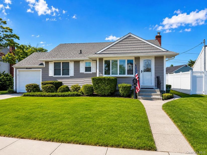 7 Crown Street, Hicksville NY 11801