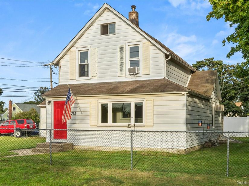 368 Catskill Avenue, Lindenhurst NY 11757