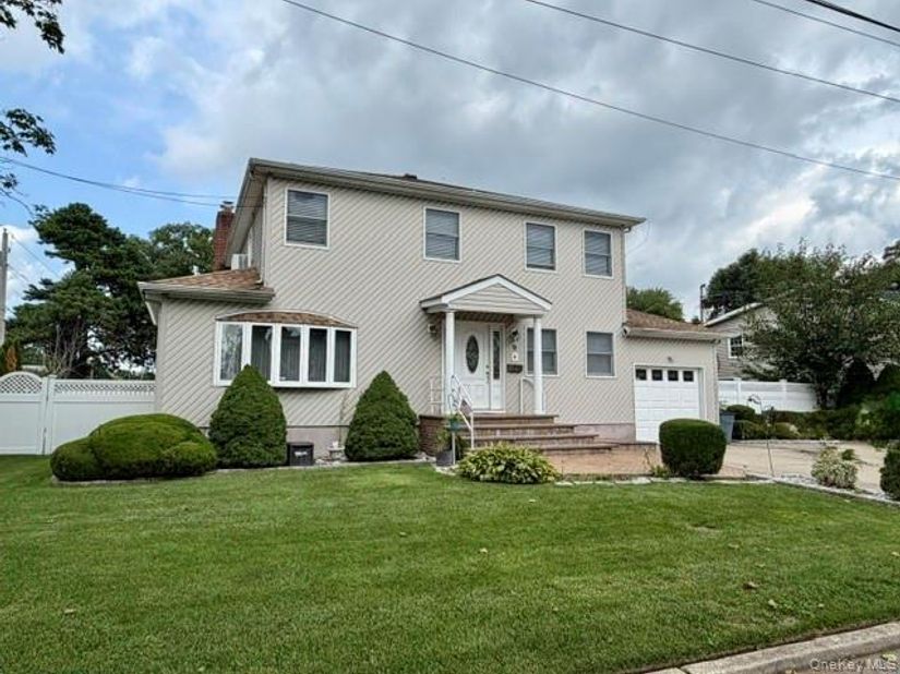 9 Jersey Street, Deer Park NY 11729