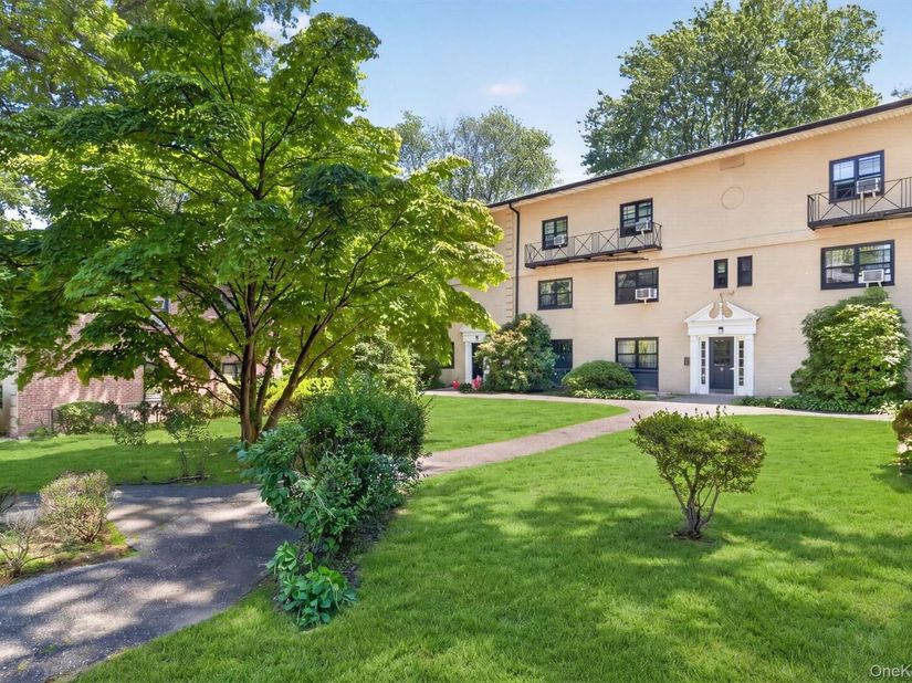 6 Manchester Road 2L, Eastchester NY 10709