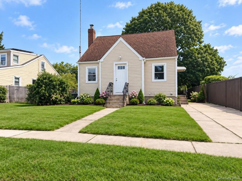 60 Howard Avenue, Copiague NY 11726