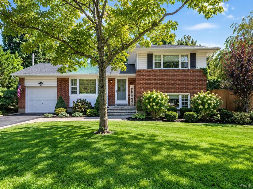 6 Otsego Place, Commack NY 11725