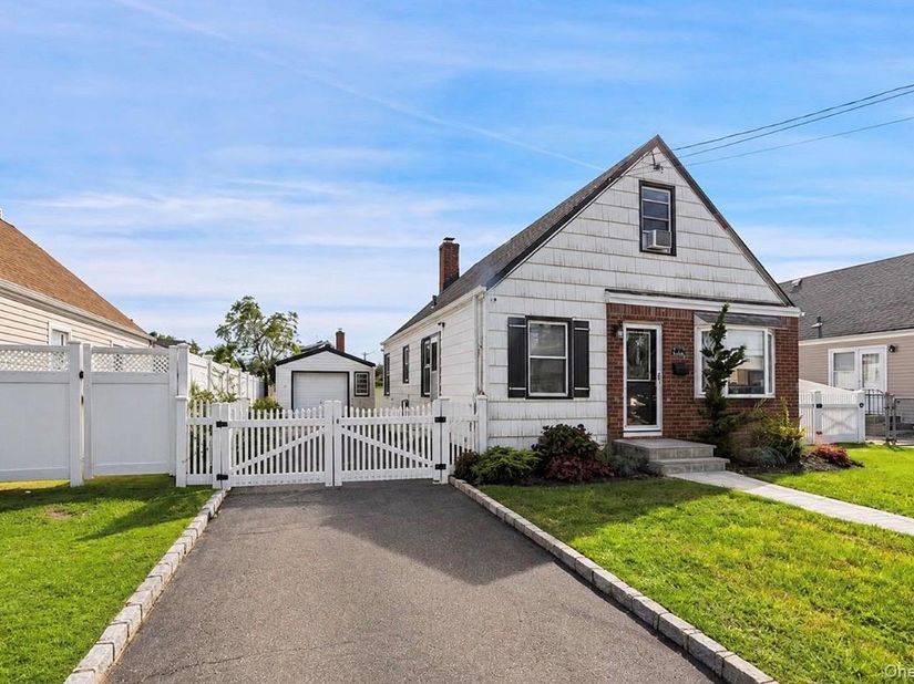 5 Marvin Avenue, Hicksville NY 11801
