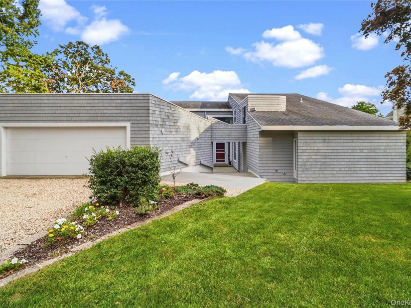 6 Bay View Drive, Hampton Bays NY 11946
