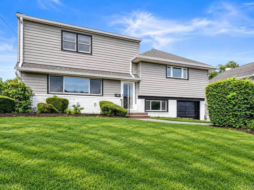 190 W Waukena Avenue, Oceanside NY 11572