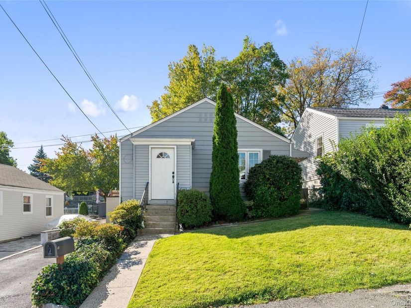 7 Floral Lane, Yonkers NY 10703