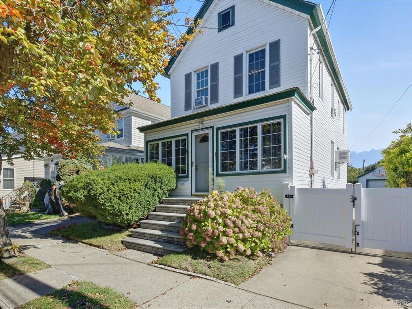 105 Barwick Street, Floral Park NY 11001