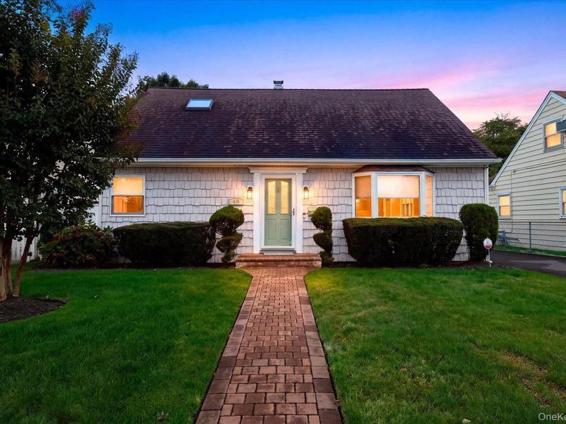 48 Teneyck Avenue, Valley Stream NY 11580