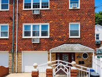 2890 E 195th Street