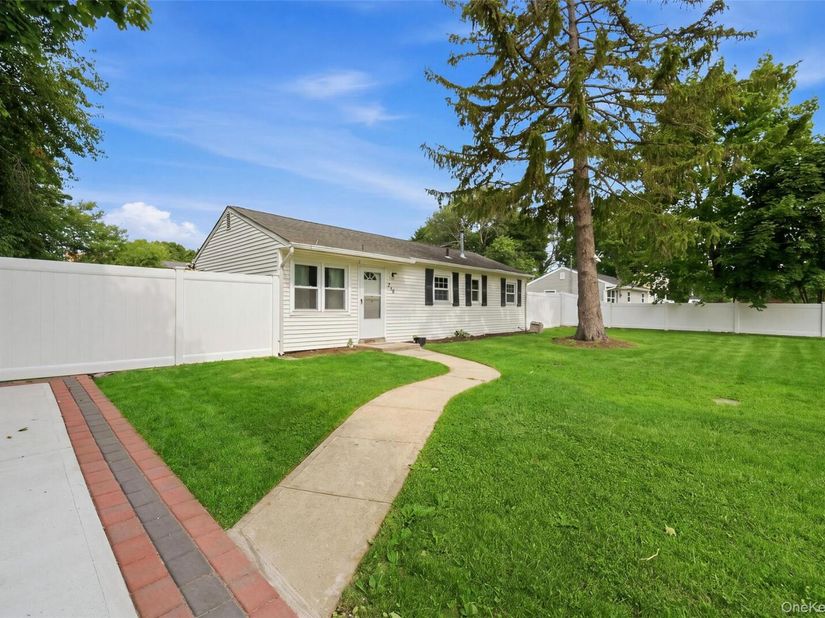 710 Bourdois Avenue, Bellport NY 11713