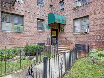 44-11 Macnish Street