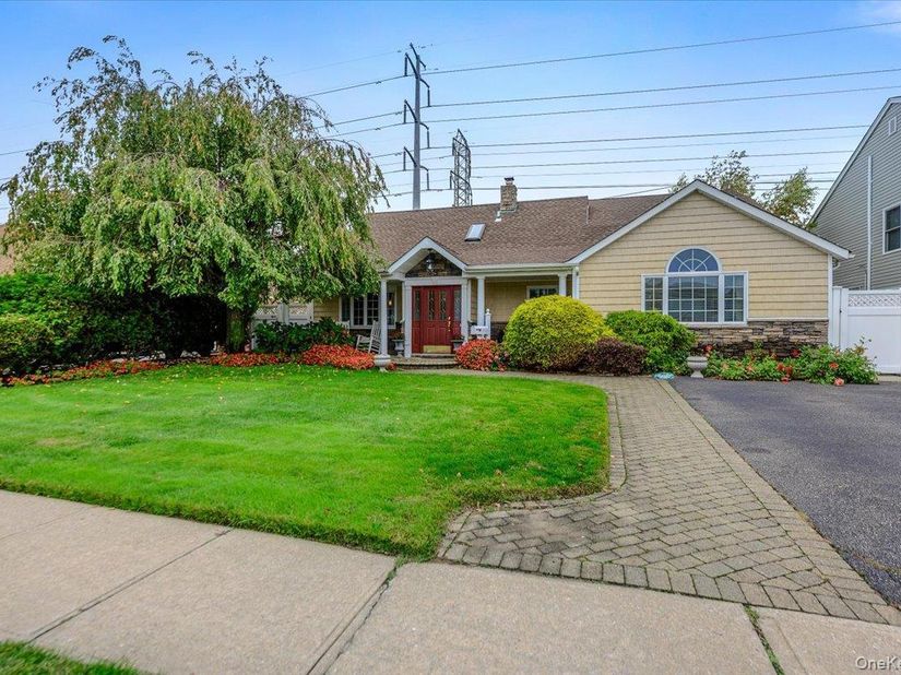 13 Old Farm Road, Levittown NY 11756