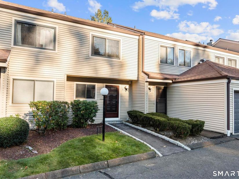 33 Deer Run 33, Bethel CT 06801
