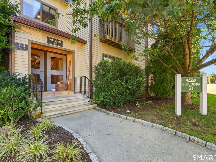 2435 Bedford Street 21C, Stamford CT 06905
