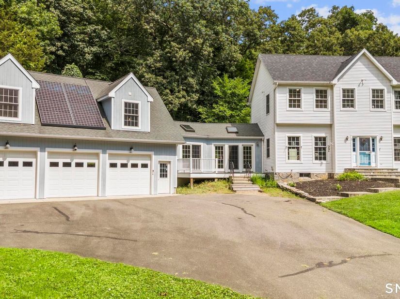 68 E Village Road, Monroe CT 06468