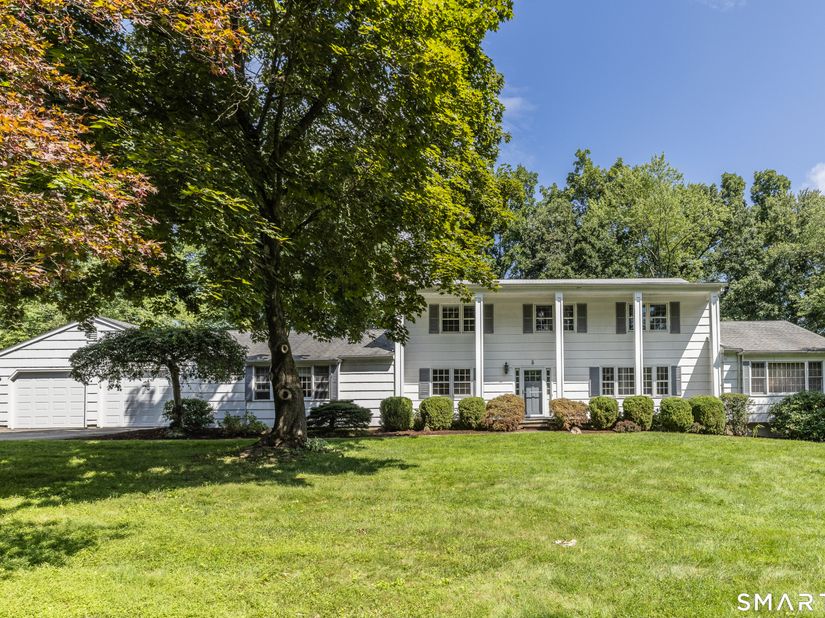 5 Grand Place, Newtown CT 06470