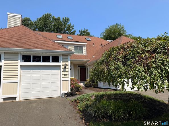 42 Summerfield Gardens 42, Shelton CT 06484