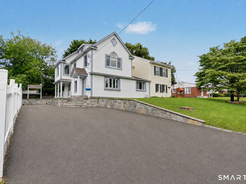 1 Campfield Drive, Fairfield CT 06825