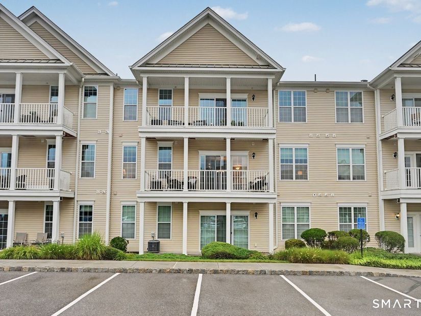 215 Center Meadow Lane 215, Danbury CT 06810